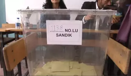 10. Cumhurbaşkanı Sezer, Referandumda Oy Kullandı