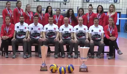 Şampiyon Takımın Milli Voleybolcusu Karar Aşamasında