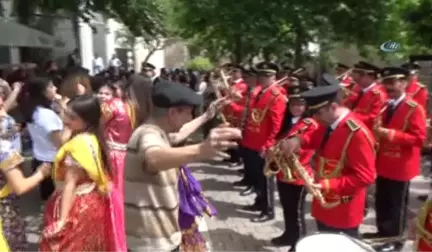 Bandoyla Göbek Atıp El Sanatları Festivali Açtılar