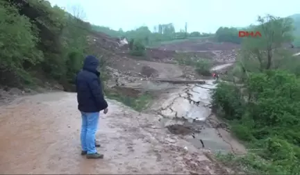 Bartın'da 17 Köye Ulaşım Sağlanan Yol Çöktü