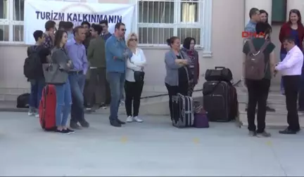 Izmir - Turizmin Kınalı Kuzuları, Staj Bölgelerine Asker Gibi Gönderildi