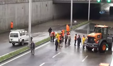 Diyarbakır Sular Altında...sağanak Yağış Hayatı Felç Etti