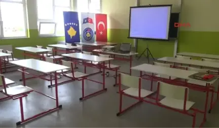 Türk Askeri Kosova'daki Köy Okulunu Onardı