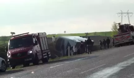 Yolcu Otobüsü Devrildi: 1 Ölü, 38 Yaralı