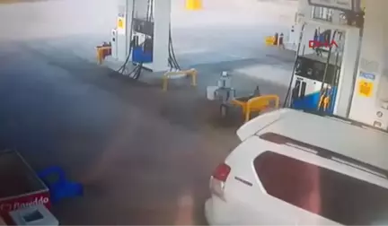 Adana Petrol Istasyonunda Düzenlenen Silahlı Saldırı Güvenlik Kamerasında