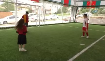 Anneler Çocuklarıyla Futbol Oynadı