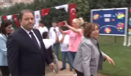 CHP Liderinin Eşi Selvi Kılıçdaroğlu, Engellileri Yalnız Bırakmadı