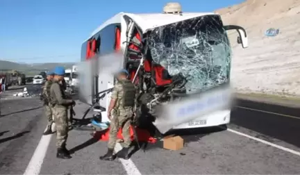 Elazığ'daki Otobüs Kazasını Anlatan Fotoğraf