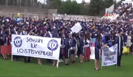 Uşak Üniversitesi'nde Mezuniyet Coşkusu