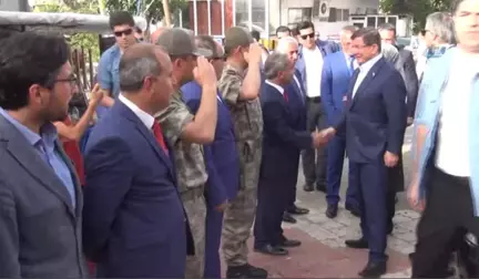 Eski Başbakan Ahmet Davutoğlu Hasankeyf'i Gezdi