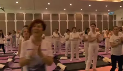 300 Kişinin Katılımıyla Yoga Festivali Düzenlendi