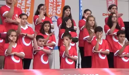 Samsun'da Işitme Engelli Çocuklar ve Sporcular 19 Mayıs Için Istiklal Marşı'nı Işaret Diliyle...