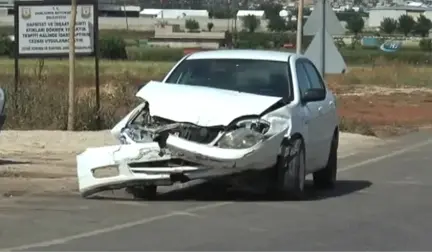 Çarptığı Otomobildeki Yaralılara İlk Müdahaleyi Kendisi Yaptı