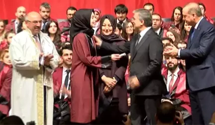 Abdullah Gül Gelinine Diplomasını Verdi