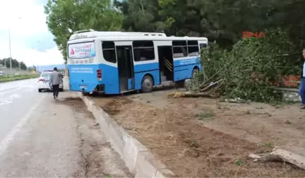 Burdur Yağış Kazalara Neden Oldu, 10 Yaralı