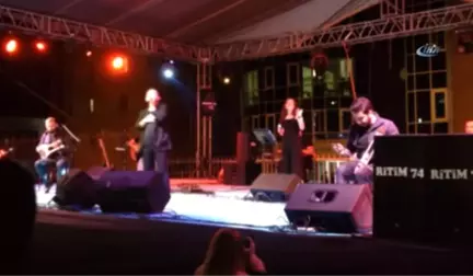 İmera Konserinde Sürpriz Evlenme Teklifi