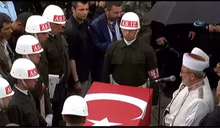 2 Şehit Kardeşi Birbirlerine Sarılarak Teselli Buldu