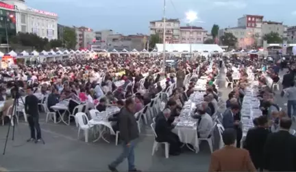 Bağcılardaki Iftar Sofrasında 5 Bin Kişi Buluştu