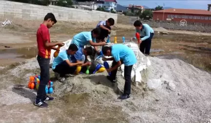 Bovlingle Içi Kum Dolu Lobutlara Hentbol Topu Atarak Tanıştılar