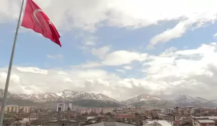 Bir Yanım Saz Bir Yanım Erzurum