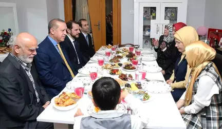 Cumhurbaşkanı Erdoğan ve Eşi Emine Erdoğan Şehit Evinde İftar Yaptı