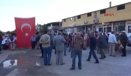 Çanakkale Belediyesi Ayvacıklı Depremzedelere Iftar Yemeği Verdi