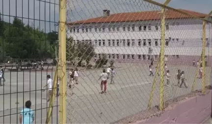 Askerden Kaçtı, Kadın Öğretmen ile Kız Öğrenciye Cinsel Saldırıdan Tutuklandı