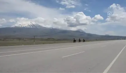 Tarihi ve Turistik Mekanları Gezmek Için Pedal Çeviriyorlar