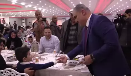 Uşak Valisi Okur, Şehit Aileleri ve Gazilere Iftar Verdi