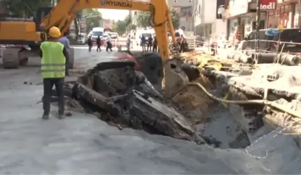 Bağcılar'da Aynı Cadde de Bu Sefer Yol Göçtü