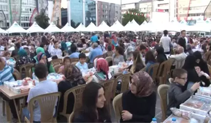 İlkadım'da 10 Bin Kişilik Dev İftar