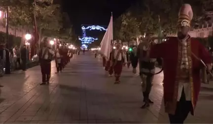 Tunus Caddelerinde Mehter Sesi Yankılandı