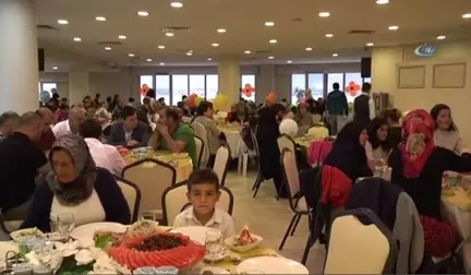 Başkan Yazıcı ve Eşi, Yetimleri Sevgiyle Sardı