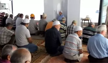 5 Yıldır Çadırda Namaz Kılıyorlar