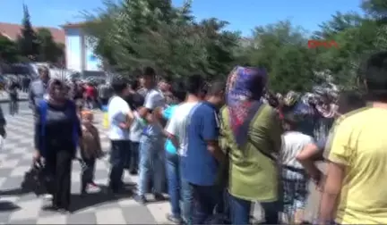 Gaziantep'te, Karne Hediyesi Ayakkabı Kuyruğu