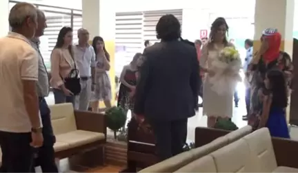 Polis Çiftin Nikah Yüzükleri Kelepçe Oldu