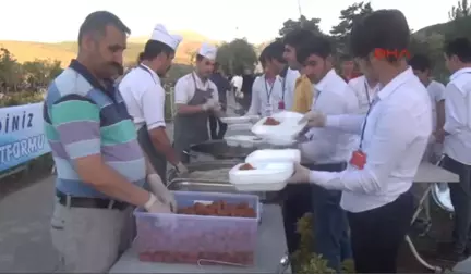 Bitlis - Tatvan'da 10 Bin Kişiye Iftar Verildi