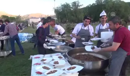 Tatvan'da 10 Bin Kişilik Iftar Programı