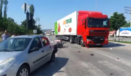 Trafik Işığında Bekleyen Motosiklete Tır Çarptı: 2 Ölü