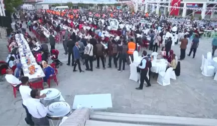 Gürpınar'da 3 Bin Kişi Kardeşlik Iftarında Buluştu