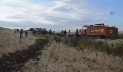 Seyir Halindeki Kamyonet Alev Aldı, Samanlar Küle Döndü