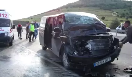 Sandıklı'da Trafik Kazası: 3 Yaralı