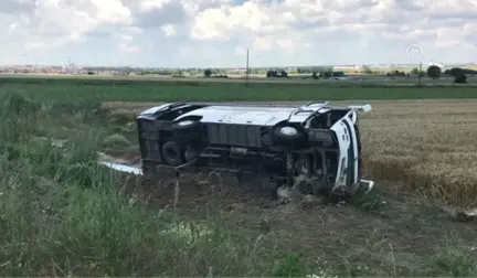 Tekirdağ'da Işçi Servisi Devrildi: 18 Yaralı