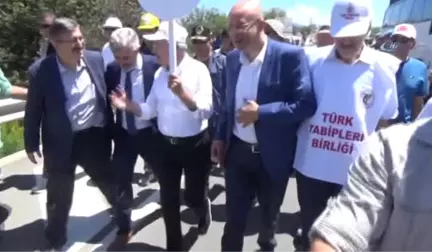 Adalet Yürüyüşü'ne Köşe Yazarlarından Destek