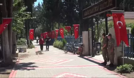 Adana Şehit Annesi Mezar Başında Ağıt Yaktı