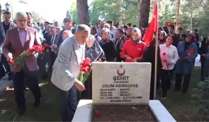 Burdur Protokolden Şehitlik ve Huzurevi Ziyareti