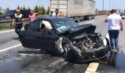 Kocaeli Önce Tır'a Sonra Otomobile Çarptı: 2 Yaralı