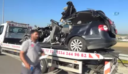 Otobanda Tır'a Çarpan Lüks Otomobilde Feci Son: 2 Ölü 4 Yaralı