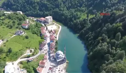 Rize Hemşin'de Belediye Zararı Göze Aldı, Hes'i Küçültüp Yapay Gölü Kurtardı