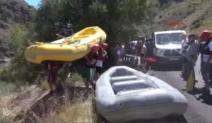 Erzincan Kemah'tan Geçen Karasu'da Rafting Yapıldı